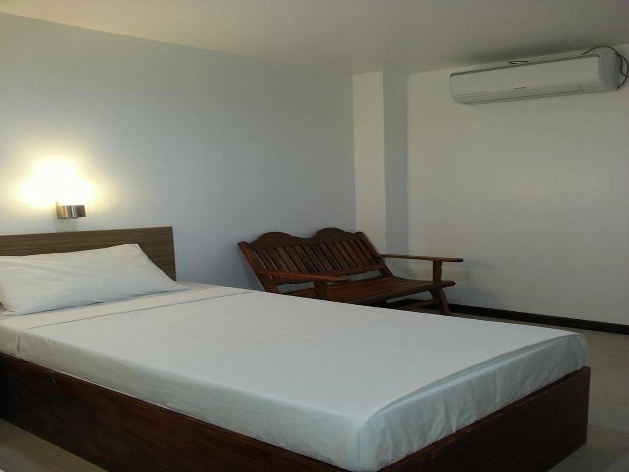 Reddoorz Plus Near Vigan City Commercial Center Экстерьер фото
